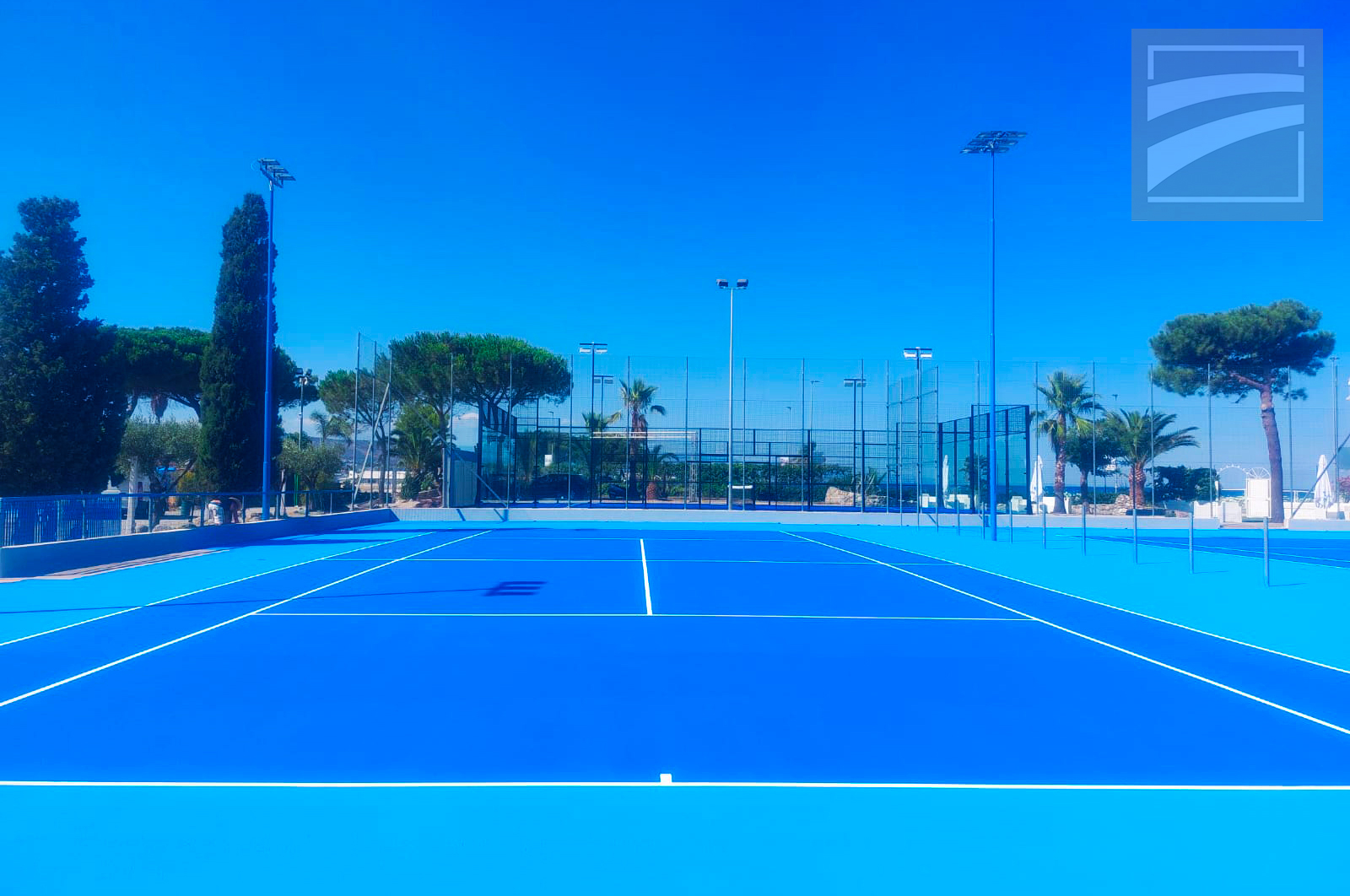 nuovo campo da tennis a Soverato realizzato con resine Wimbledon paint