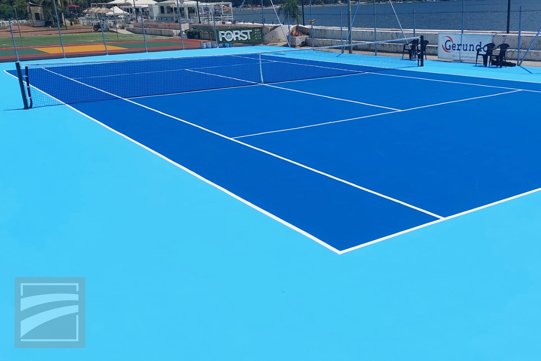 nuovo campo da tennis a Sapri realizzato con resine Wimbledon paint