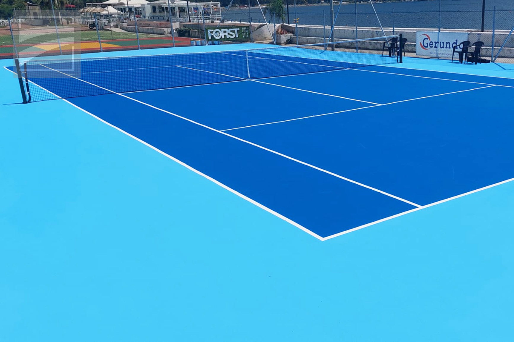 nuovo campo da tennis a Sapri realizzato con resine Wimbledon paint